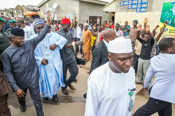 Cheers As Acting President, Osinbajo Storms Abuja Market On A Surprise Visit Photos